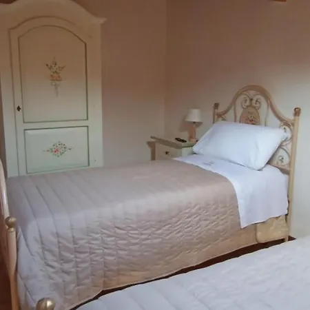 Casetta Castelvecchio パラッツォーロ・アクレイデ